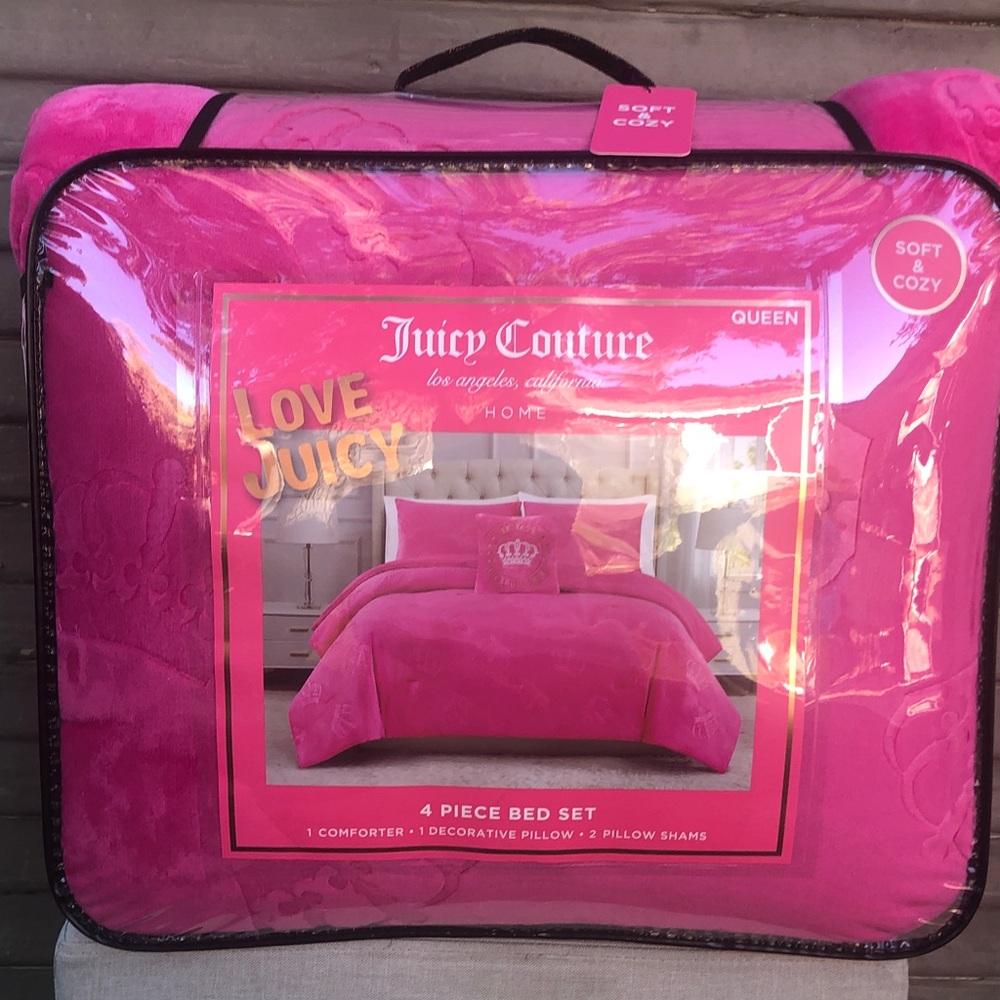 NWT Juicy Couture Queen Imprinted Crowns Hot Pink 4-Piece Comforter Set